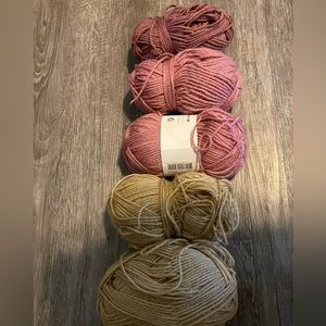 Assorted hobbii acrylic yarn, around 3-4 w